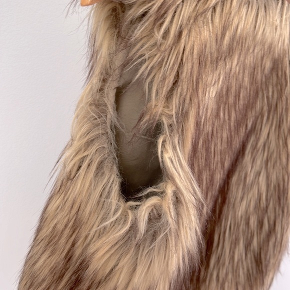 Jack by BB Dakota Azza Faux Fur Cropped Vest Size Small - Picture 10 of 12